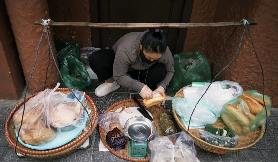 Khu bàn dài làm việc